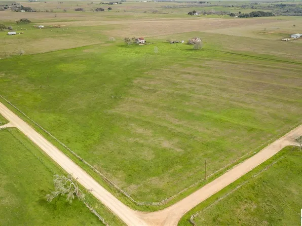 3 Tract Cres #358-359A, Shiner, TX 77984