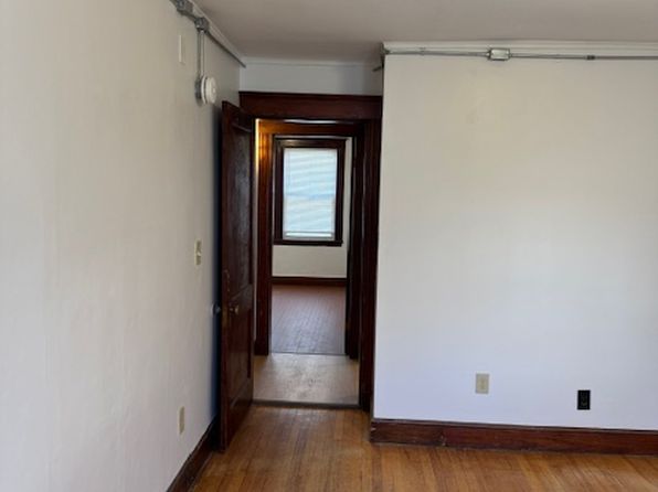 16 Leeds St #8