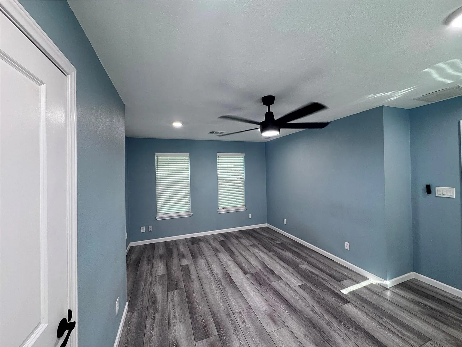 Studio, 1.0 bath, 580 sqft, $1,200 — Photo 4