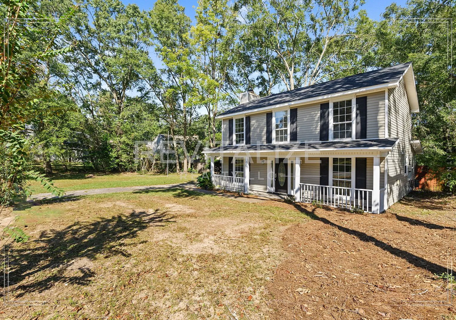 Cozy Fireplace, Spacious Backyard, Great Location — Photo 4