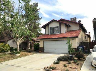 8201 Willowglen Dr, Bakersfield, CA