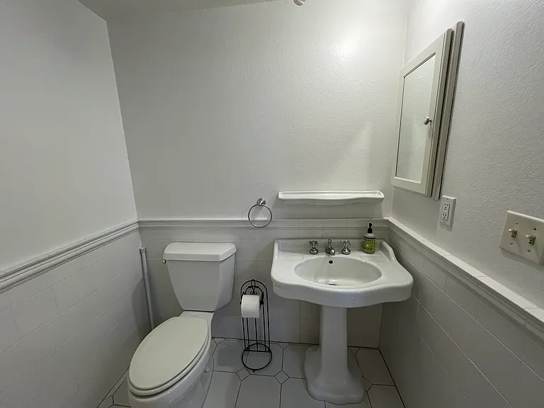 622 S Barrington Ave #301 — Photo 27