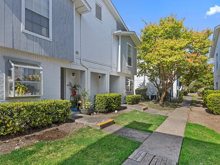 Tradewinds Apartment Homes — Photo 16
