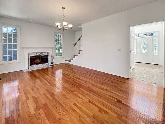 4th image of 1005 Cherry Springs Dr