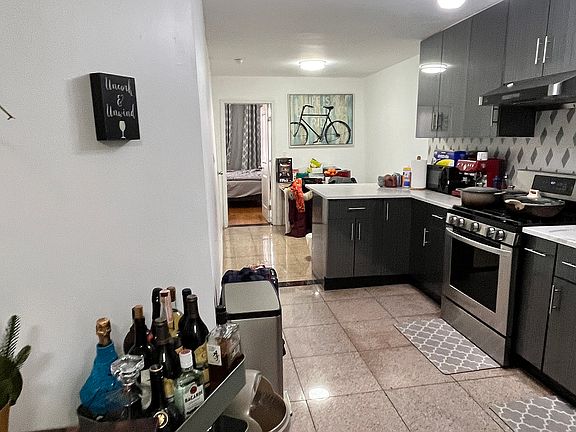3rd image of 146 Knickerbocker Ave #1R