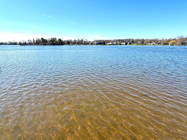 8318 Woodland Shore Dr, Brighton, MI 48114