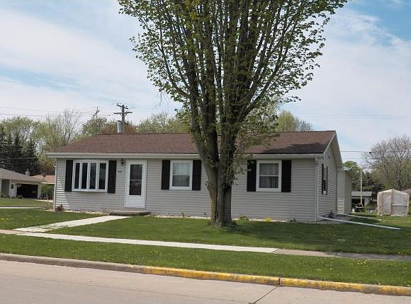 2nd image of 401 N White Oak Dr