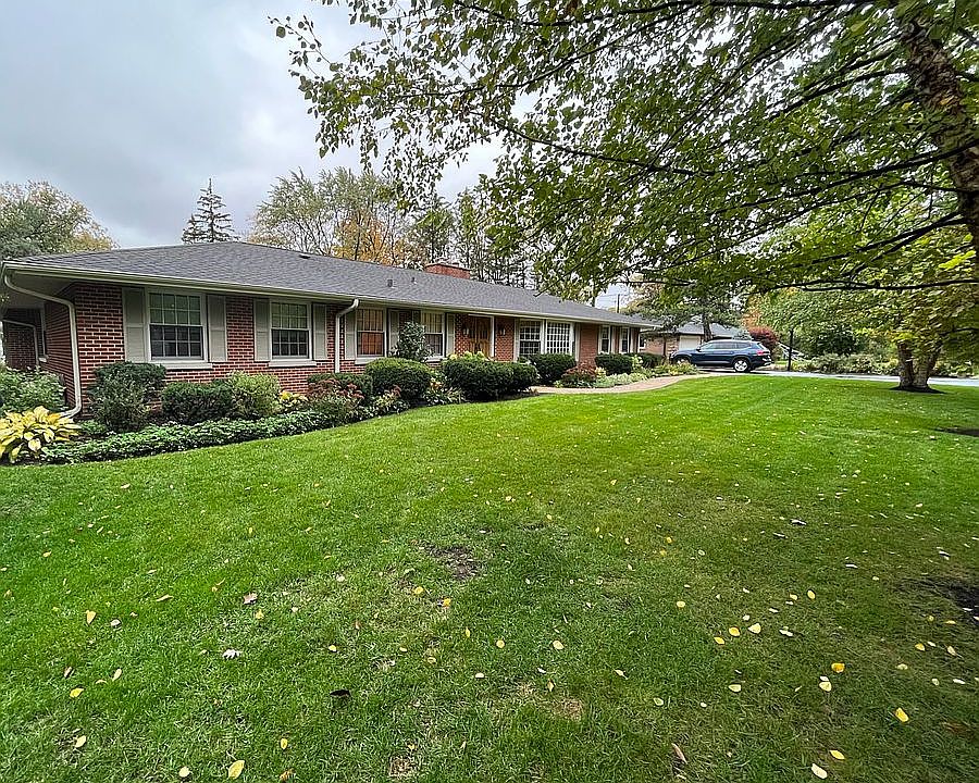 2nd image of 1231 Linden Ln