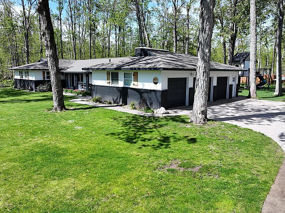2nd image of 2402 Manorwood Dr