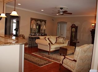 6 Mulberry Ct, Whitesboro, NY 13492