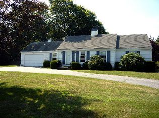 26 Rovensky Ave, Newport, RI 02840