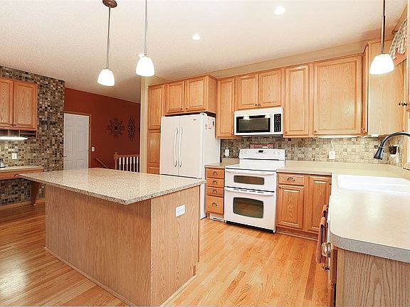 4th image of 13609 Crossmoor Ave