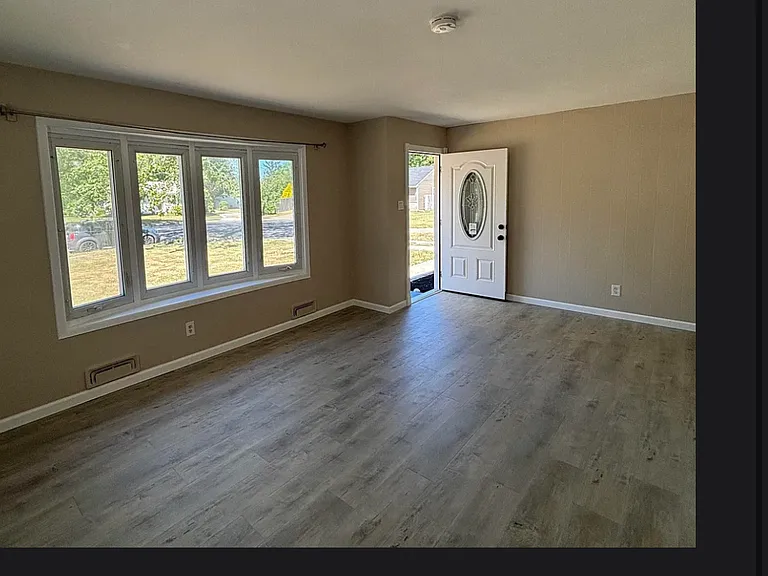 11 Oxford Dr — Photo 9
