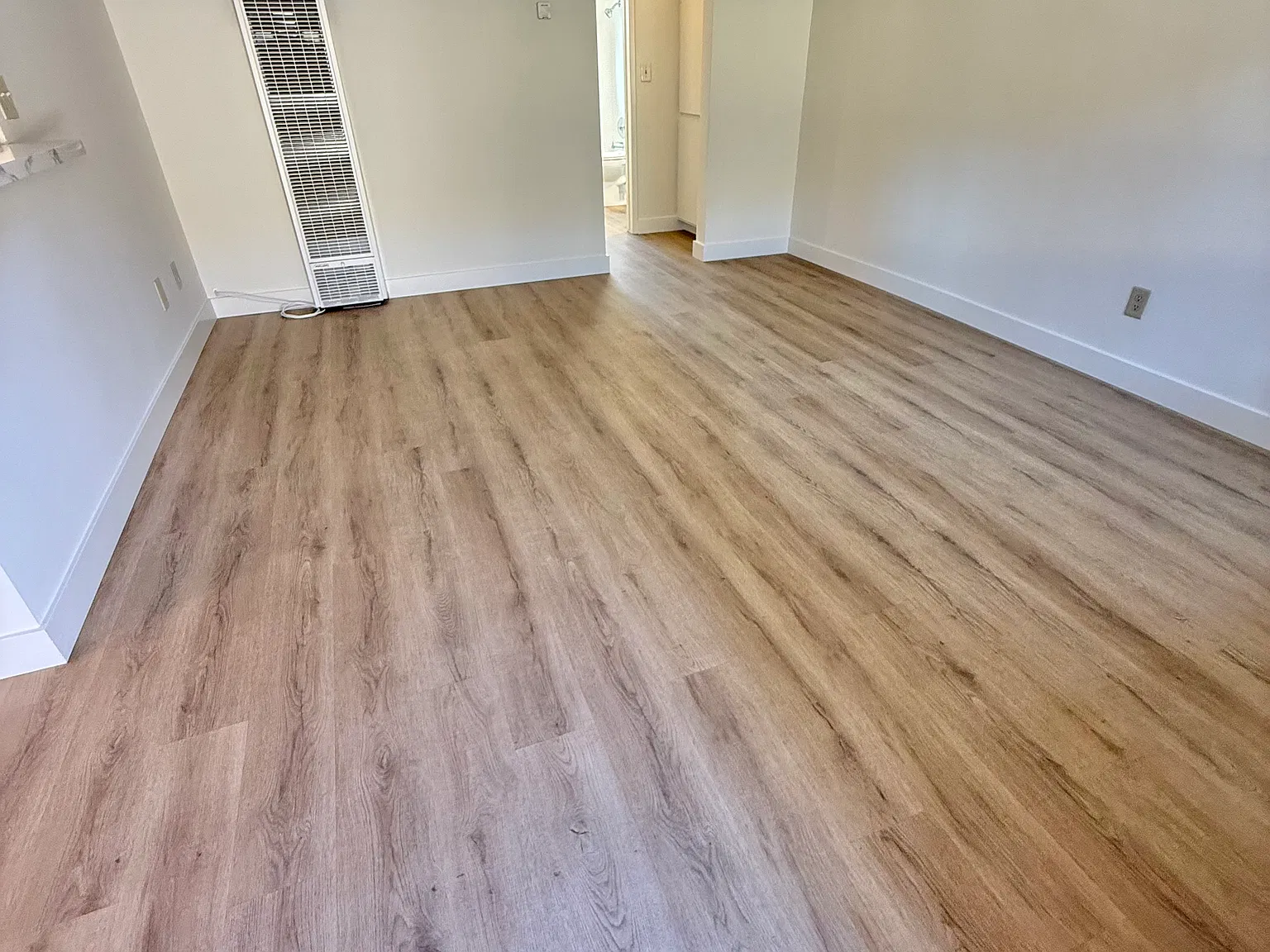 Village Glen Apartments — Photo 4