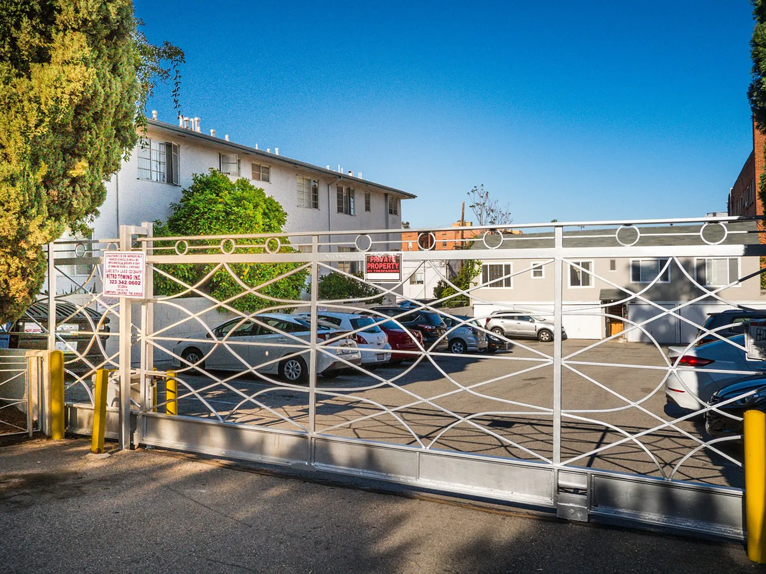 Upper Studio/1BA Hollywood Apartment w/ Utilities Paid, Jacuzzi Tub & Parking! — Photo 4