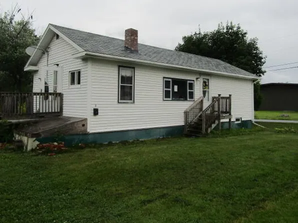 15 Beech Street, Calais, ME 04619