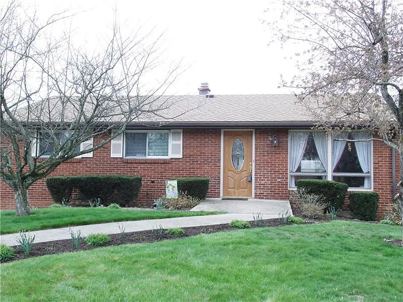 116 Surrey Dr photo 1