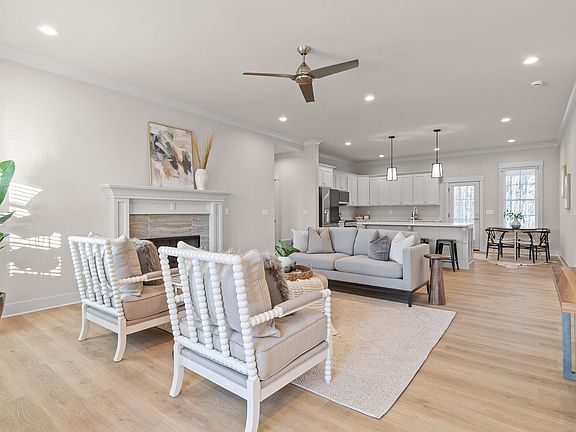 3rd image of 1269 Bentley Ln