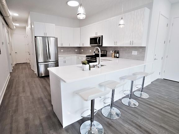 3rd image of 1315 W Loyola Ave #3A