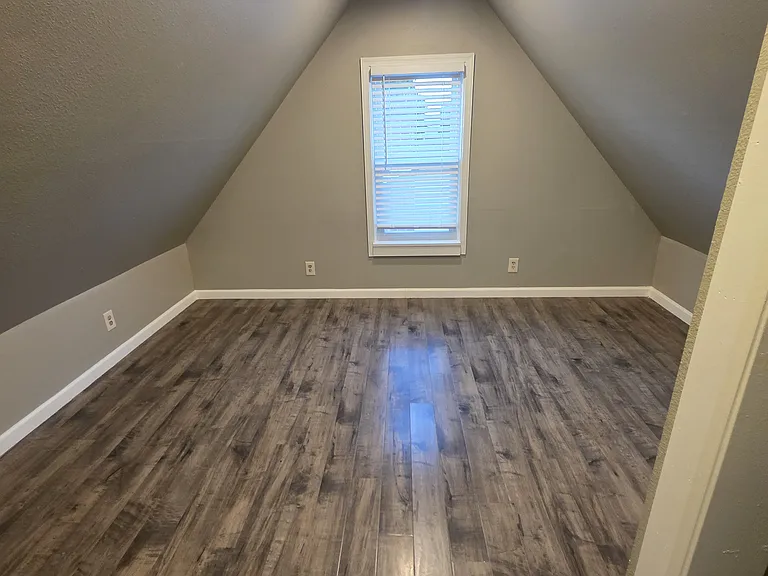 911 Walker Ave — Photo 5