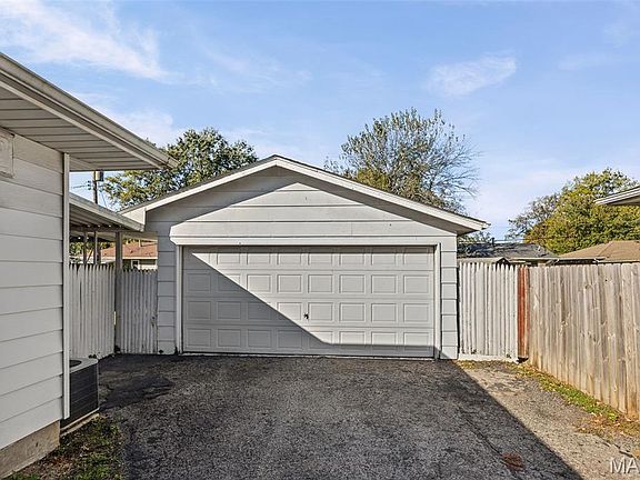 5th image of 2913 Dogwood Dr