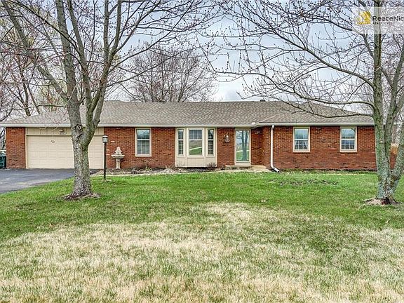 3-Bedroom Ranch w/ 2-car garage on acreage!