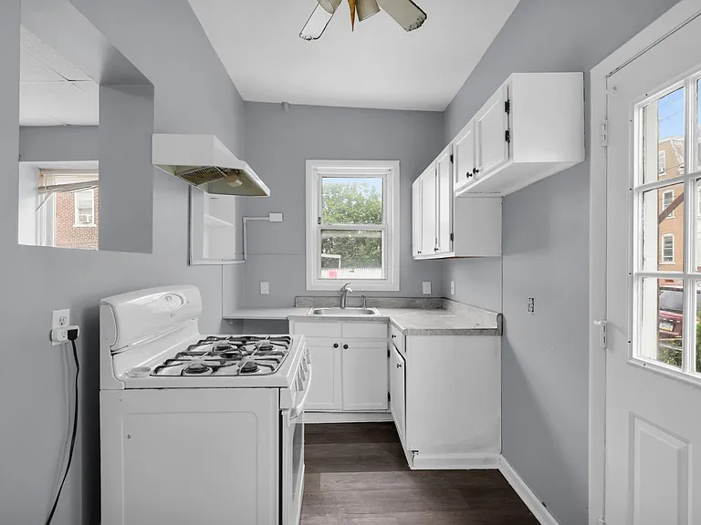 1428 W Gordon St — Photo 2
