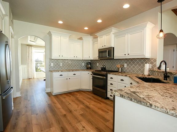 5th image of 740 Syringa Springs Dr