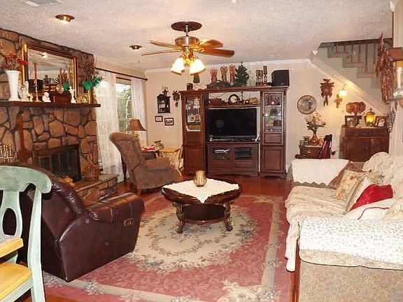4th image of 4041 Hugo Dr