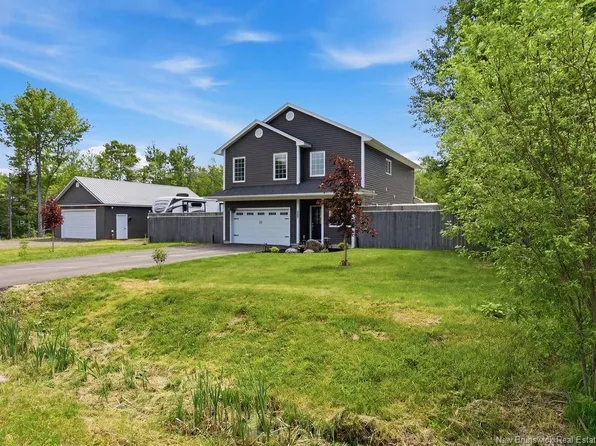 239 Garden Grove St, Lincoln, NB E3B 7G8