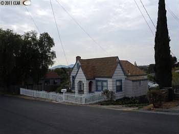 2nd image of 2544 Leslie Ave