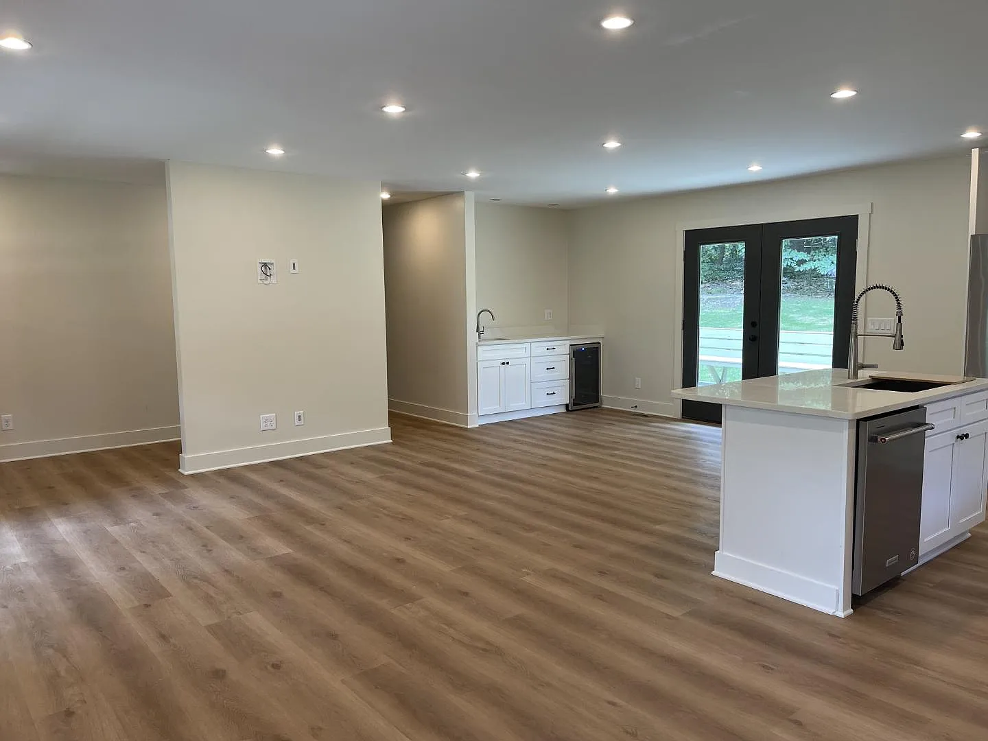 712 E Magnolia Ave — Photo 4