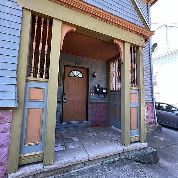 590 Richmond Ave #4 — Photo 2