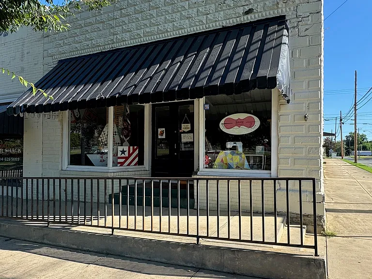 102 W Virginia Ave — Photo 2