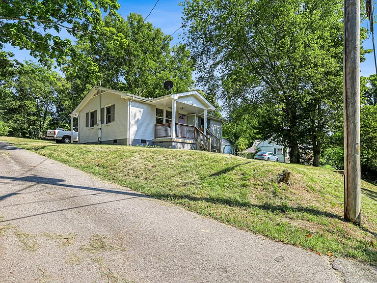 320 Oak St — Photo 27