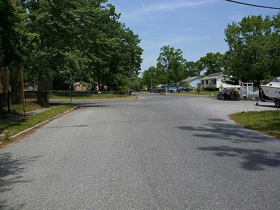 4th image of 3 Spruce Blvd