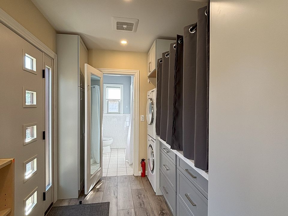 1st image of 1345 Blewett Ave #B