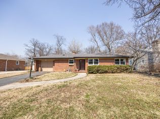 17 Lakeview Dr, Belleville, IL