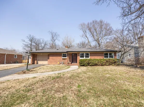 17 Lakeview Dr, Belleville, IL 62223