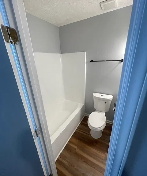 630 Varsity Dr — Photo 5
