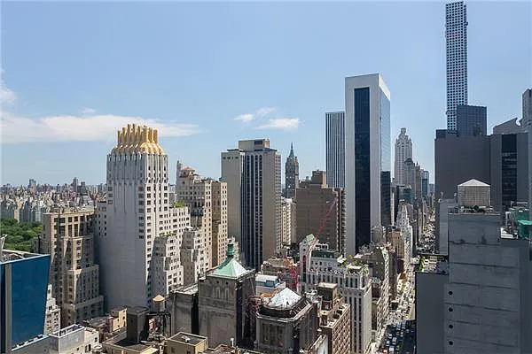 Sold by Macklowe Investment Properties | media 14