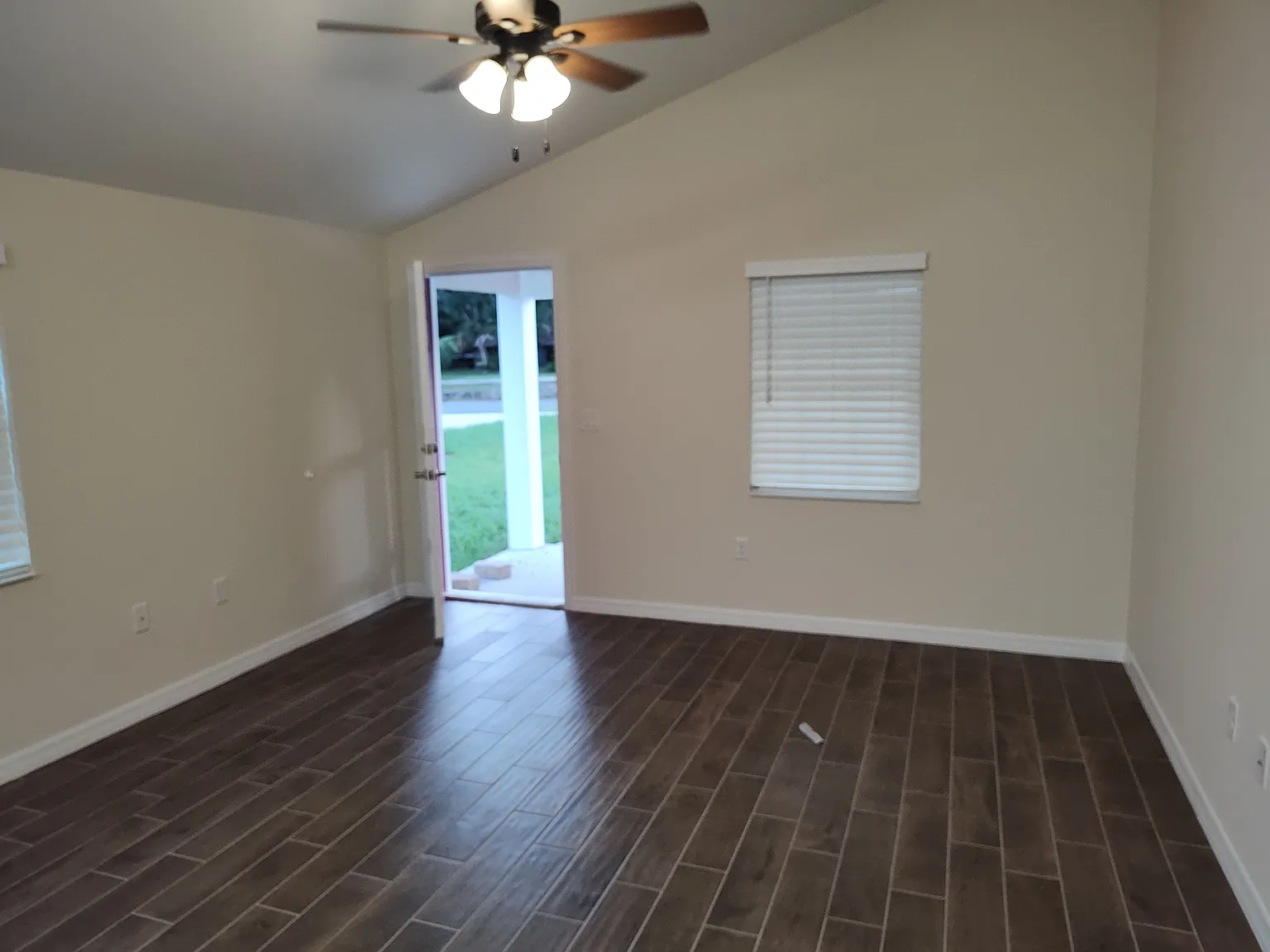 2 bed, 980 sqft, $1,200 — Photo 2