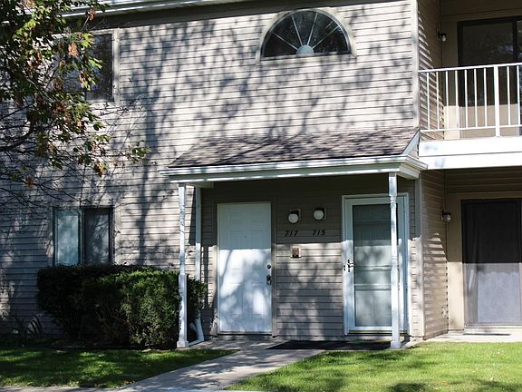 2nd image of 717 Clubhouse Dr