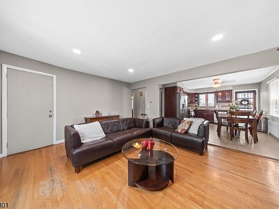 4th image of 23 Homcy Pl