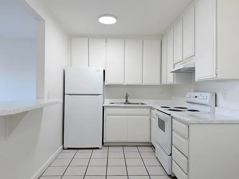 Woodland Terrace Apartments — Photo 10