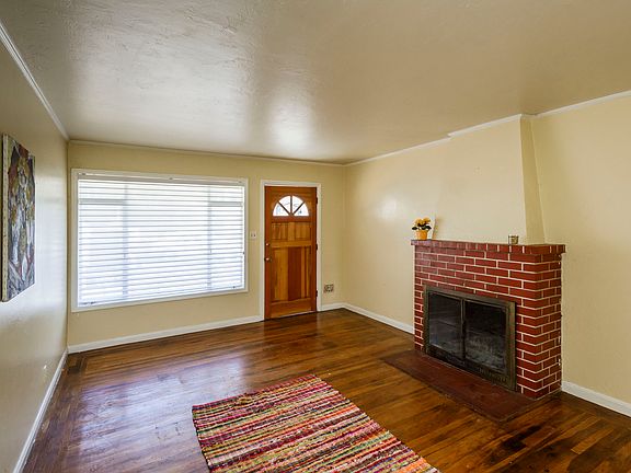 4th image of 131 Arden Ave