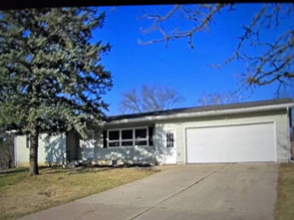 1150 Perry Dr, Platteville, WI 53818