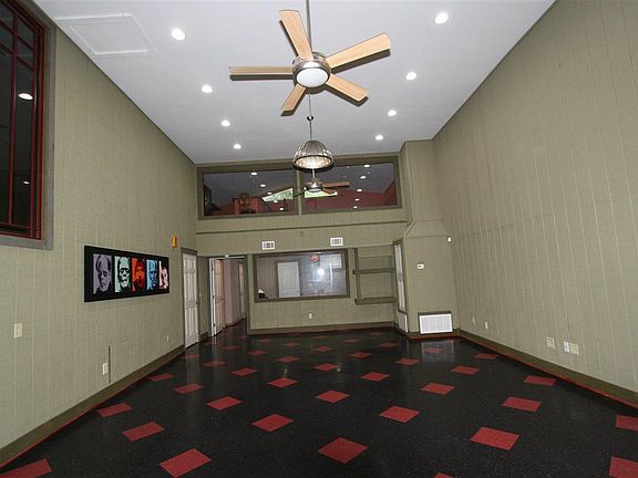 4th image of 2623 Hillcrest Ave