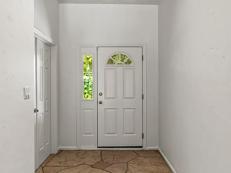 6578 Oak Leaf Ct — Photo 5