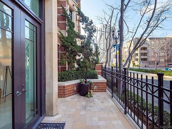 4th image of 500 W Harbor Dr W #108